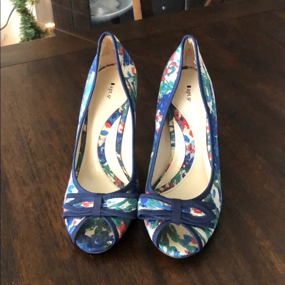 Navy floral size 7 Work Heels